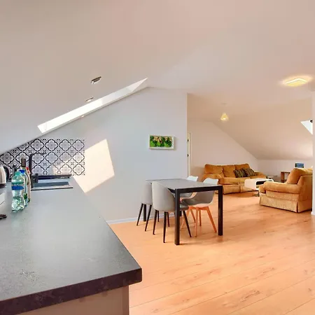 Arpiona Dom Nad Jeziorem Z Jacuzzi, Sauna I Placem Zabaw Dabrowka (Wadowice)